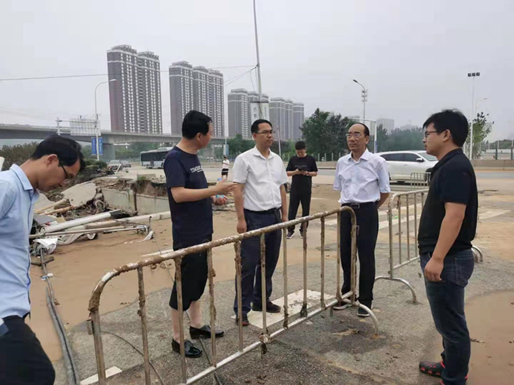 集團公司黨委書記、董事長、總經(jīng)理秦廣遠赴市政項目檢查指導災后恢復重建工作
